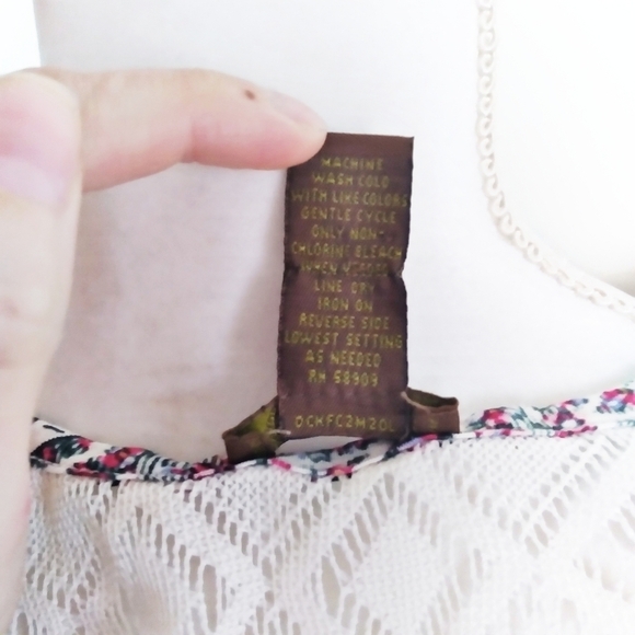 Copper Key Crochet Lace Detail Boho Abstract Print Long Sleeve Top - Picture 7 of 7